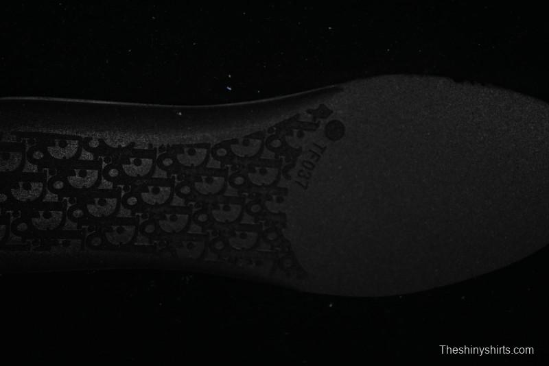 Dior B30 Sneakers with Reflective CD30 Logo and Lightweight Rubber Sole - CD30