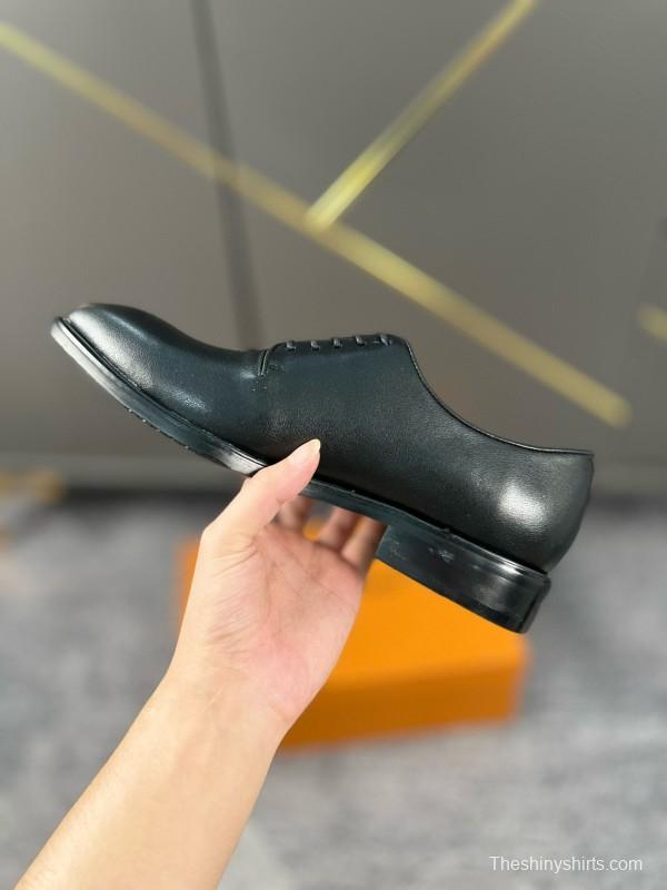 2024 Men Louis Vuitton Black Leather Formal Shoes MJ00380