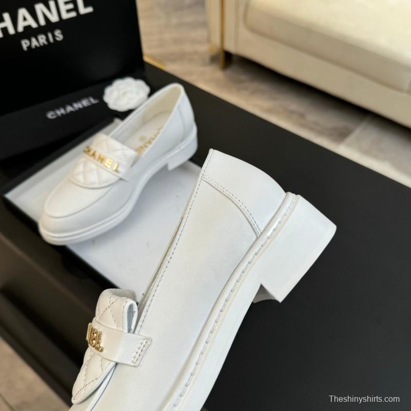 2025 Women Chanel White Leather Loafers KFY00310