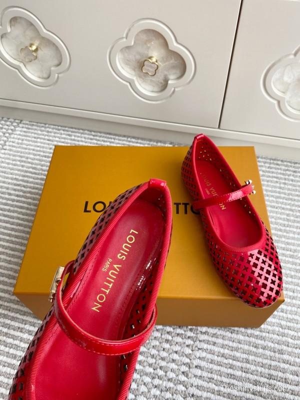 2025 Women Louis Vuitton Red Patent Leather Ballet Flats KFY00310