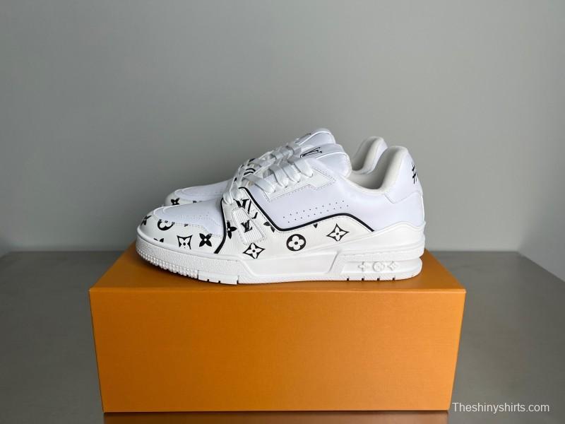 Louis Vuitton Signature Logo Sneakers with Calfskin Upper - YC