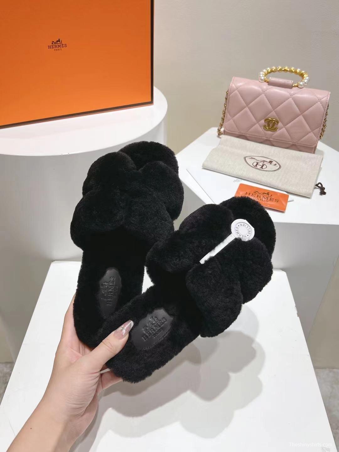 Hermès 2025 SS Love Fur Flat Slippers - LY00240